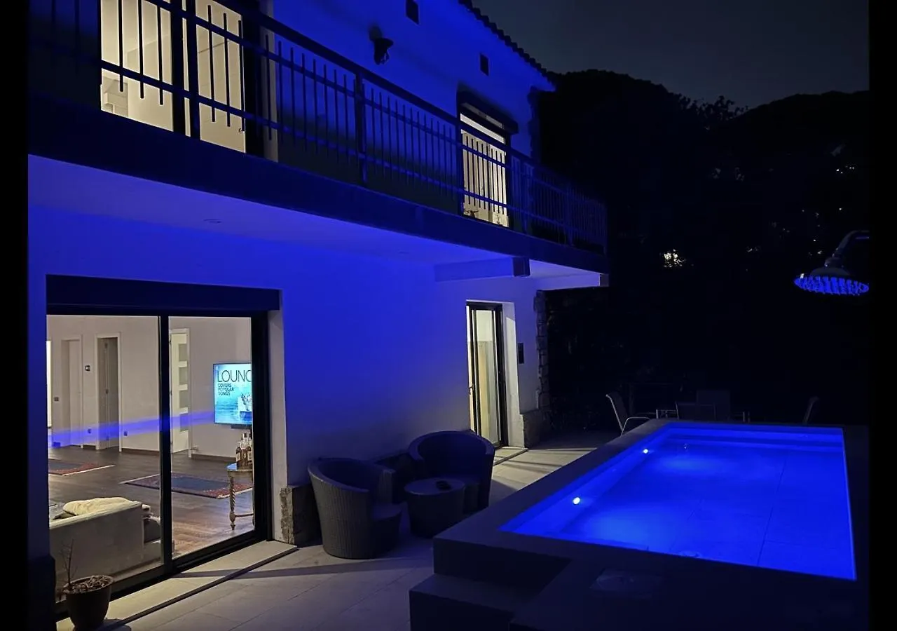 Villa Burriac With Private Pool, Costa Maresme, 20 Minutes From Barcelona كابرايلس